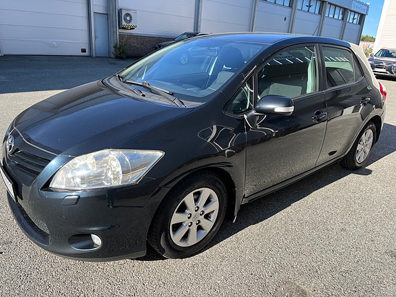 Toyota Auris 3 of 21