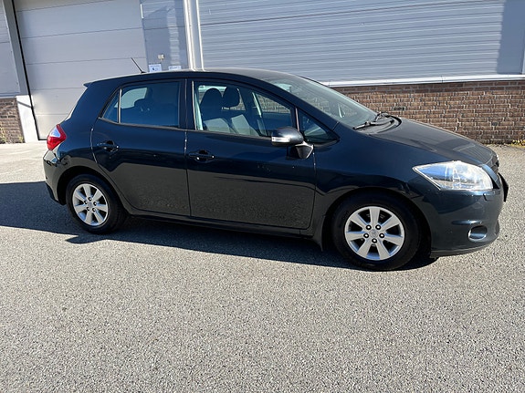Toyota Auris 5 of 21