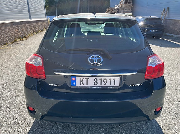 Toyota Auris 9 of 21