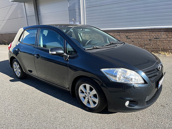 Toyota Auris 7 of 21