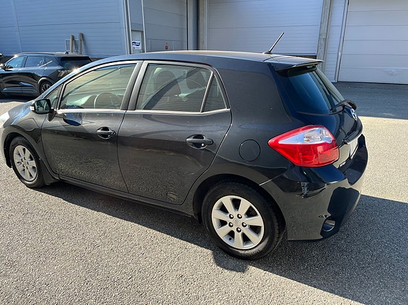 Toyota Auris 11 of 21