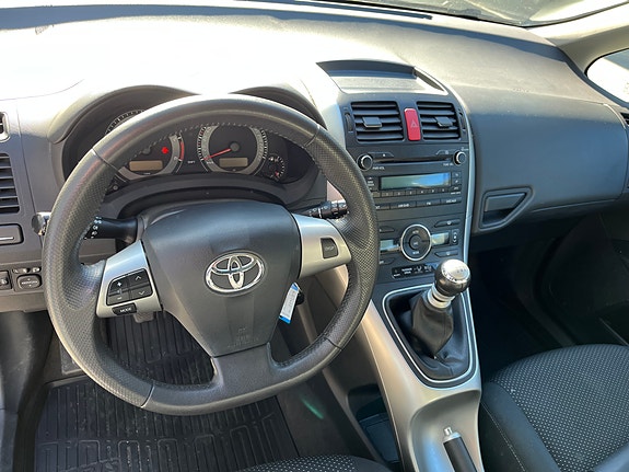 Toyota Auris 13 of 21