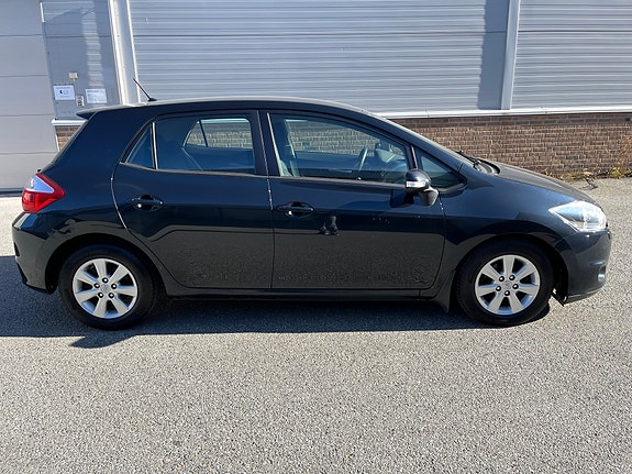 Toyota Auris 4 of 21