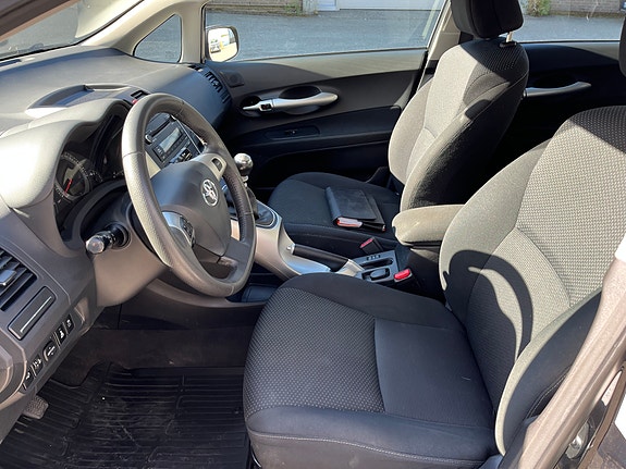 Toyota Auris 15 of 21
