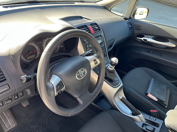 Toyota Auris 14 of 21