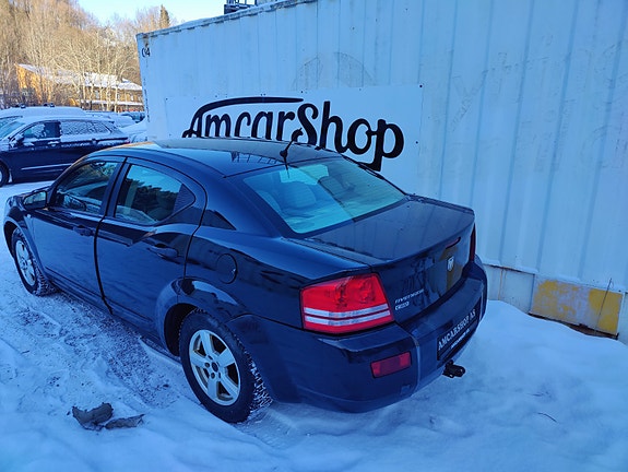 Dodge Avenger 4 of 21