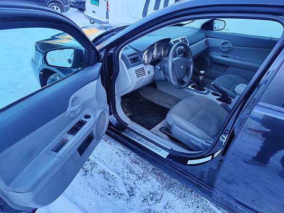 Dodge Avenger 15 of 21