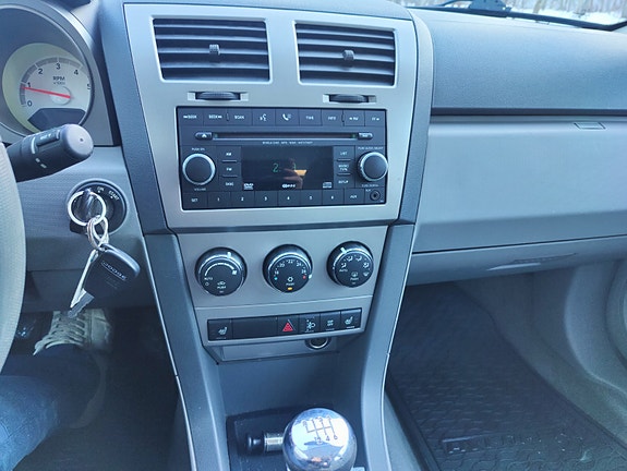 Dodge Avenger 14 of 21