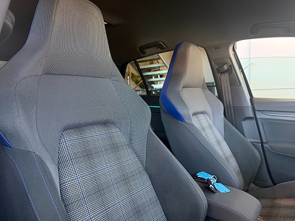 Volkswagen Golf VIII 10 of 19