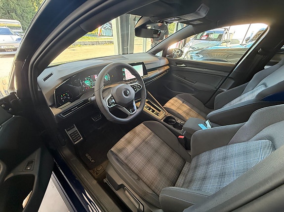 Volkswagen Golf VIII 16 of 19