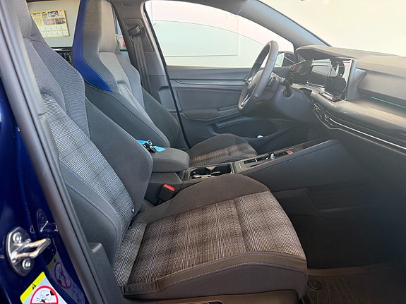 Volkswagen Golf VIII 14 of 19