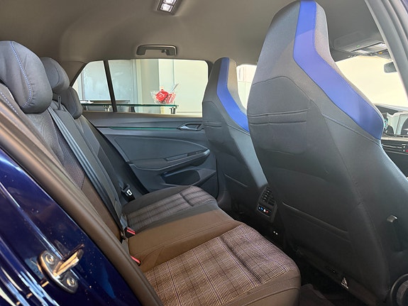 Volkswagen Golf VIII 15 of 19