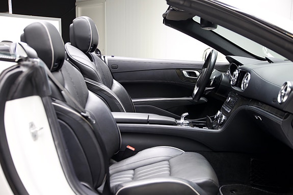 Mercedes-Benz SL500 12 of 19