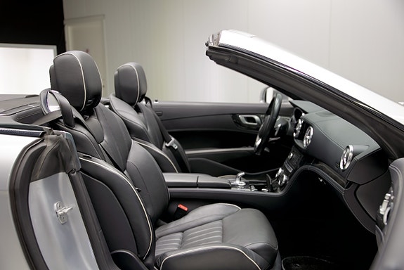 Mercedes-Benz SL400 6 of 14