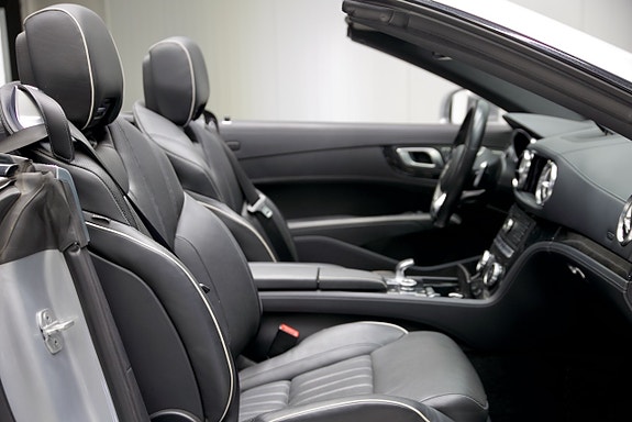 Mercedes-Benz SL400 4 of 14