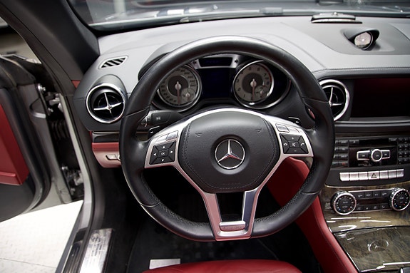 Mercedes-Benz SL350 25 of 30