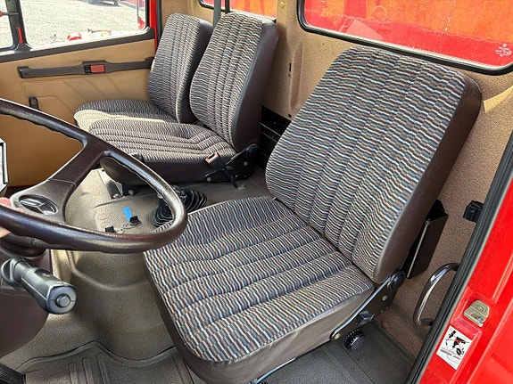 Mercedes-Benz 814 21 of 30