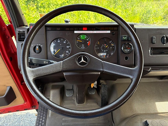 Mercedes-Benz 814 27 of 30