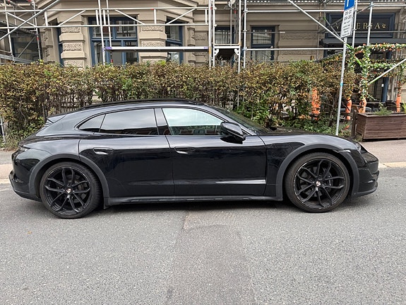 Porsche Taycan 4 of 10