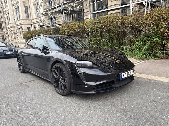 Porsche Taycan 3 of 10