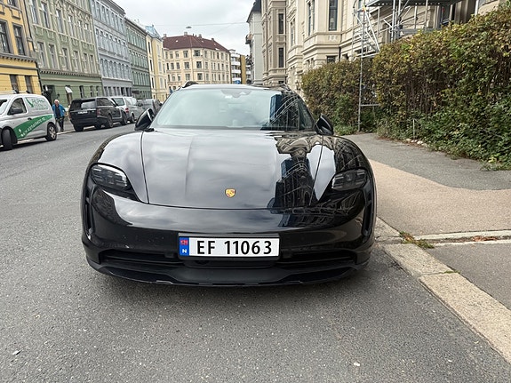 Porsche Taycan 2 of 10