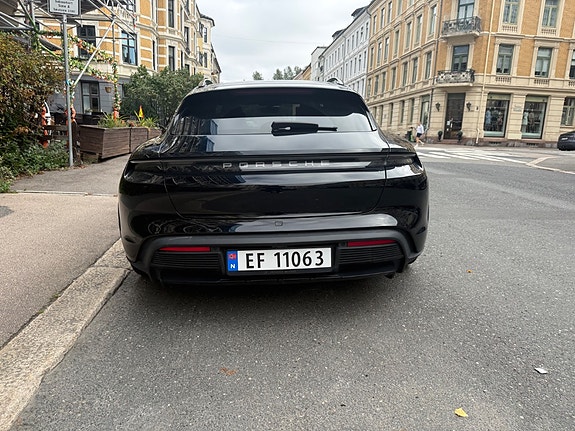Porsche Taycan 6 of 10