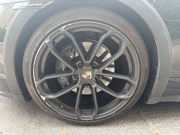 Porsche Taycan 9 of 10