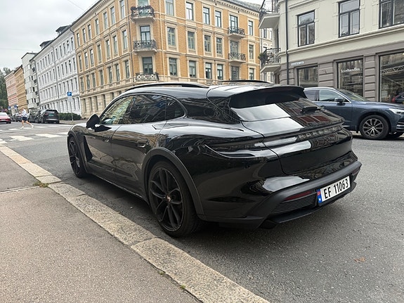 Porsche Taycan 7 of 10