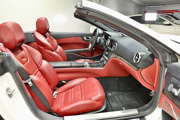 Mercedes-Benz SL63 2 of 14