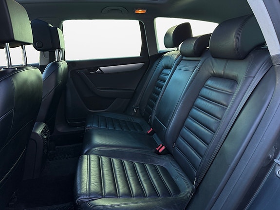 Volkswagen Passat Alltrack 19 of 22