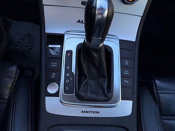 Volkswagen Passat Alltrack 17 of 22