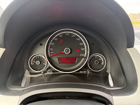 Volkswagen UP! 17 of 17