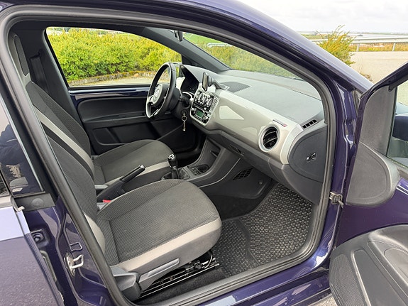 Volkswagen UP! 8 of 17