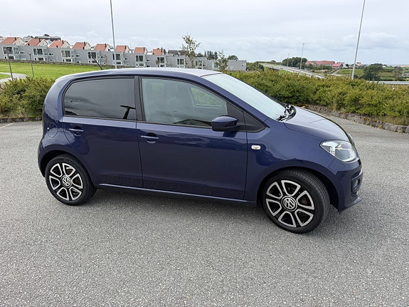 Volkswagen UP! 2 of 17