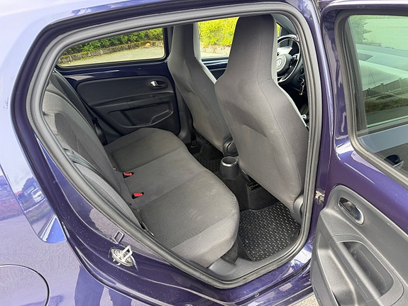 Volkswagen UP! 9 of 17