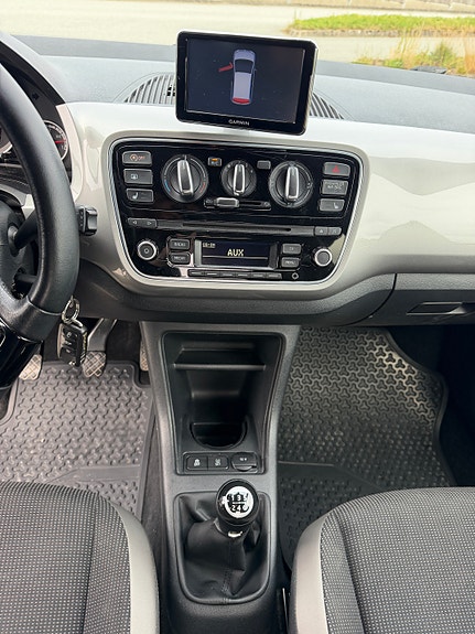 Volkswagen UP! 7 of 17