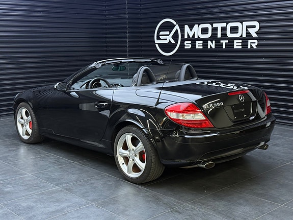 Mercedes-Benz SLK350 3 of 30