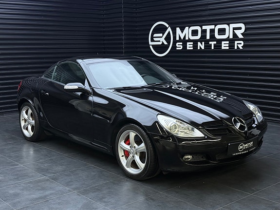Mercedes-Benz SLK350 2 of 30