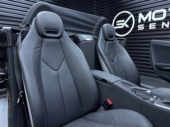 Mercedes-Benz SLK350 25 of 30