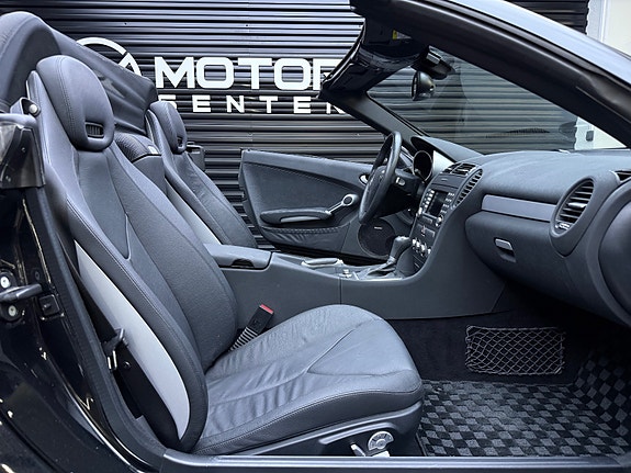 Mercedes-Benz SLK350 24 of 30