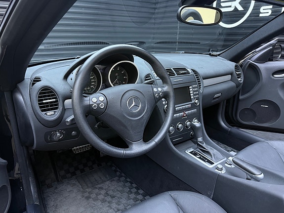 Mercedes-Benz SLK350 12 of 30