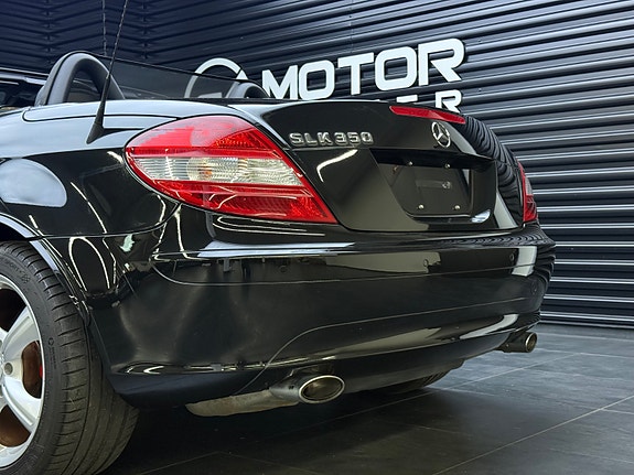 Mercedes-Benz SLK350 8 of 30