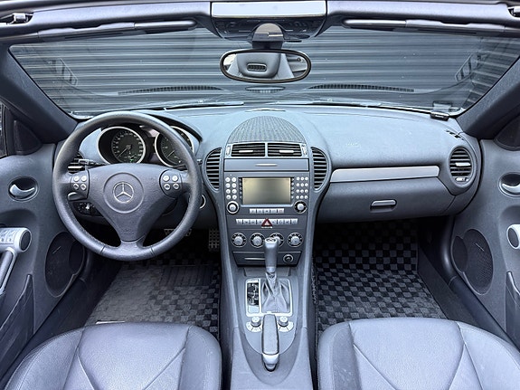 Mercedes-Benz SLK350 11 of 30