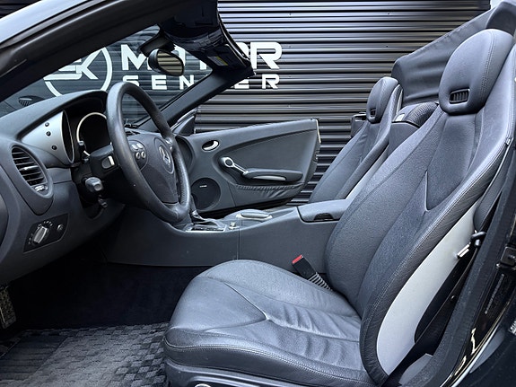 Mercedes-Benz SLK350 22 of 30