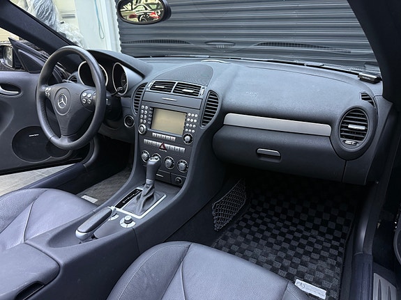Mercedes-Benz SLK350 13 of 30