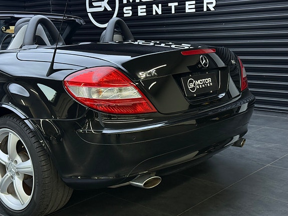 Mercedes-Benz SLK350 7 of 30