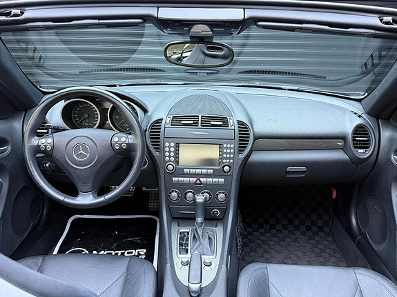 Mercedes-Benz SLK350 10 of 30