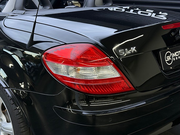 Mercedes-Benz SLK350 8 of 30