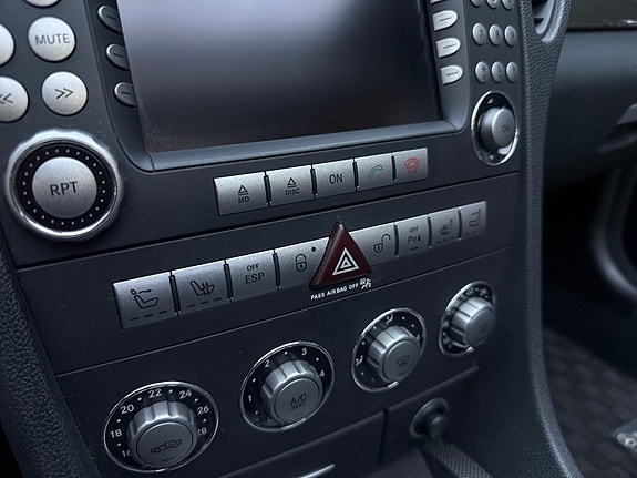 Mercedes-Benz SLK350 18 of 30