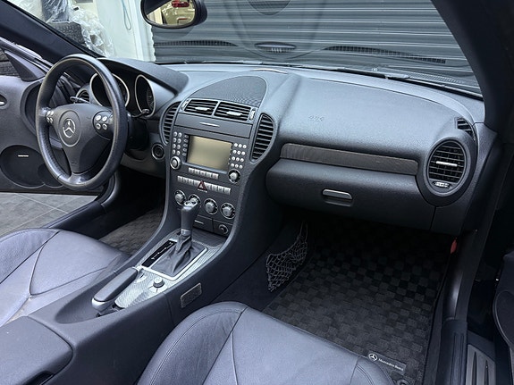 Mercedes-Benz SLK350 12 of 30
